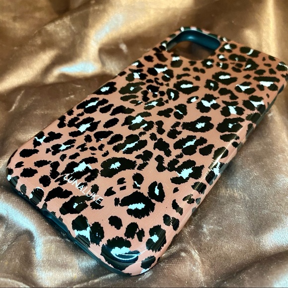 Cheetah Iphone 11 case - Picture 2 of 5